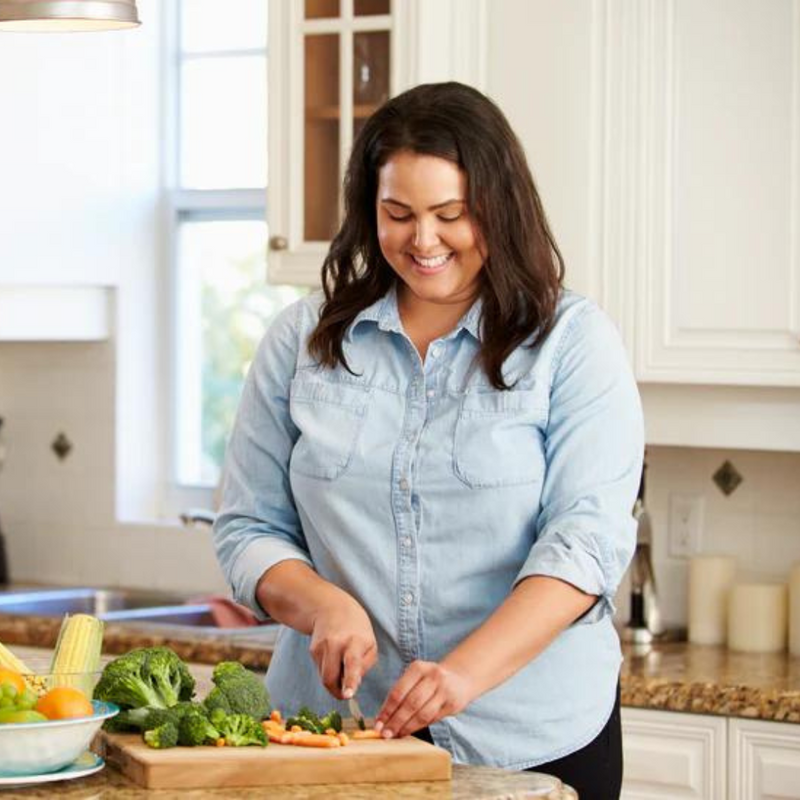 Weight-loss coaching supports safe, effective weight management through healthy meal preparation